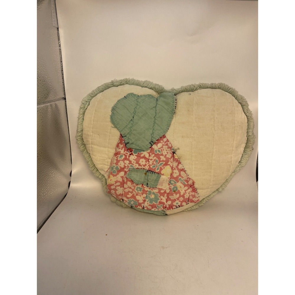 VTG Shabby Chic Hand Quilted Heart Throw Pillow Eyelet Lace Cottagecore 12"‎